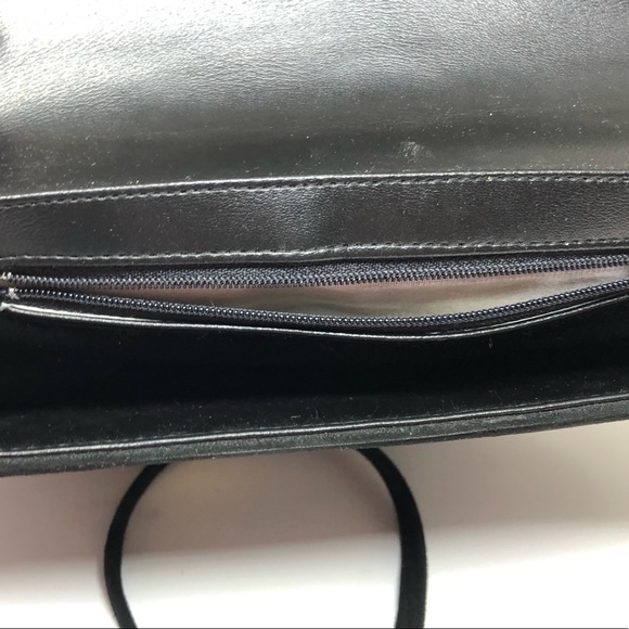 Vintage 80s crossbody clutch in suede like finish with patent accent. - Picture 4 of 4